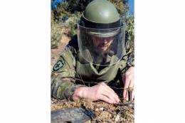 Espaa viene colaborando en la lucha contra las minas impartiendo cursos en el Centro Internacional de Desminado (Academia de Ingenieros).