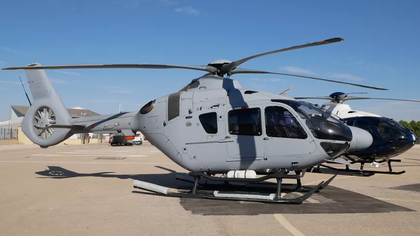 Los cuatro H135 entregados simultáneamente en España por Airbus. Foto: Diego Gómez