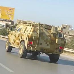 Vehculos Mengshi CSK-131 en una de las carreteras de Tnez (imagen Mourad TN)