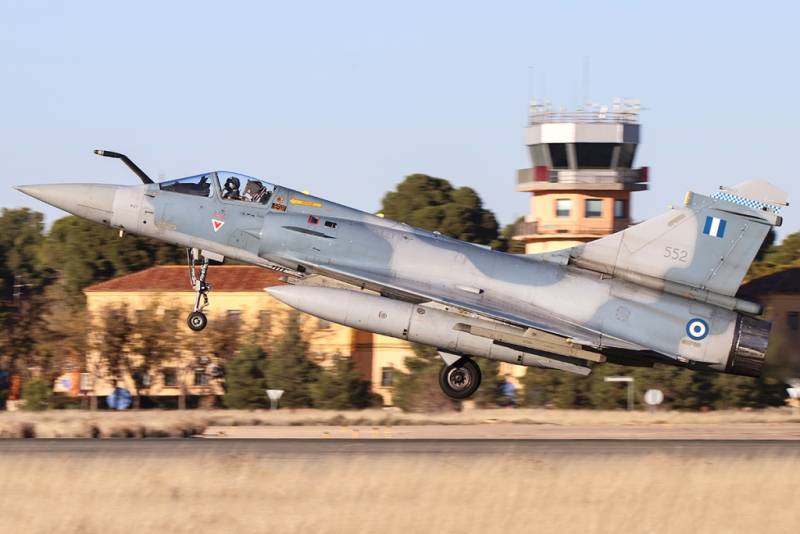 Uno de los muy pocas veces vistos en el TLP, Dassault Aviation “Mirage”-2000-5EG. (foto Rubén Galindo) Uno de los muy pocas veces vistos en el TLP, Dassault Aviation “Mirage”-2000-5EG. (foto Rubén Galindo)