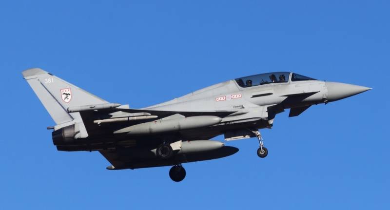 Entre los 8 Eurofighter “Typhoon” que desplazó la RAF británica al TLP, estaba este biplaza T3. (foto Rubén Galindo) Entre los 8 Eurofighter “Typhoon” que desplazó la RAF británica al TLP, estaba este biplaza T3. (foto Rubén Galindo)