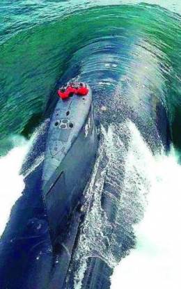 SSN USS Seawolf en suerficie.