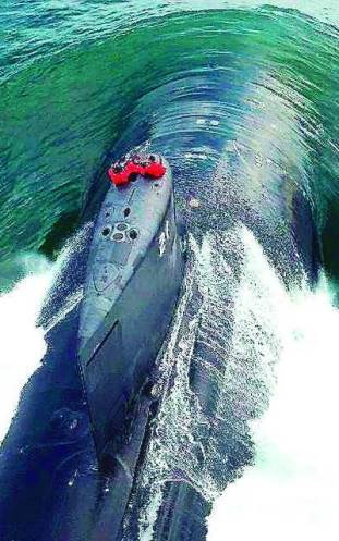 SSN USS Seawolf en suerficie.