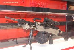 La ametralladora ligera HK421 es un arma potente pues dispara municiones encintadas del verstil 7,62x51mm y seguramente podr adaptarse a algn otro calibre que pronto se generalice. (Octavio Dez Cmara)