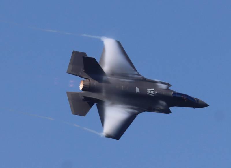 Uno de los F-35A de la Fuerza Aérea de los Estados Unidos. (foto Julio Maíz) Uno de los F-35A de la Fuerza Aérea de los Estados Unidos. (foto Julio Maíz)