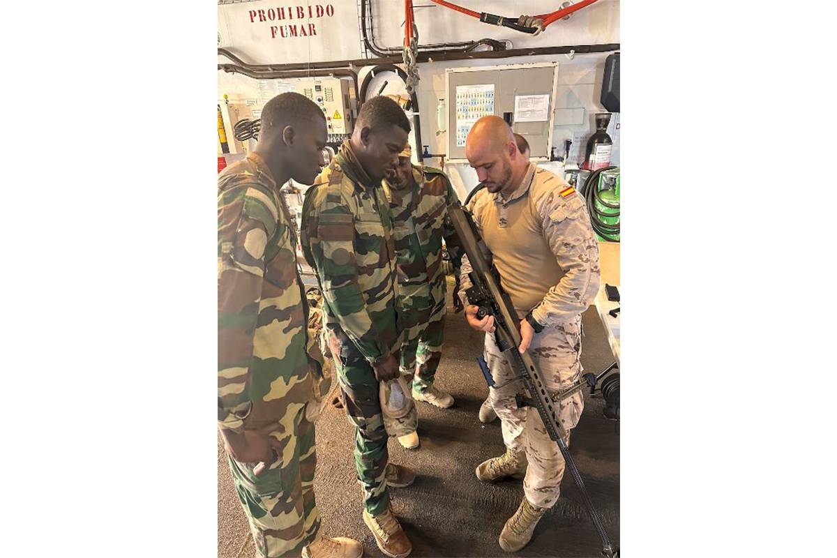 Actividades de Cooperación Militar a bordo. Actividades de Cooperación Militar a bordo.