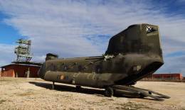 El antiguo Chinook de las FAMET sito en las instalaciones del CIPAE en la base Prncipe de la BRIPAC. (foto Julio Maiz)