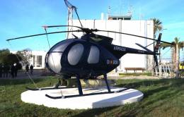 El Hughes 500 expuesto en las instalaciones de la FLOAN en Rota. (foto Julio Maz)
