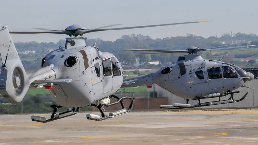 Llegada de los dos primeros H135 “Nival” a la base naval de Rota. (foto José Antonio Almarza)
