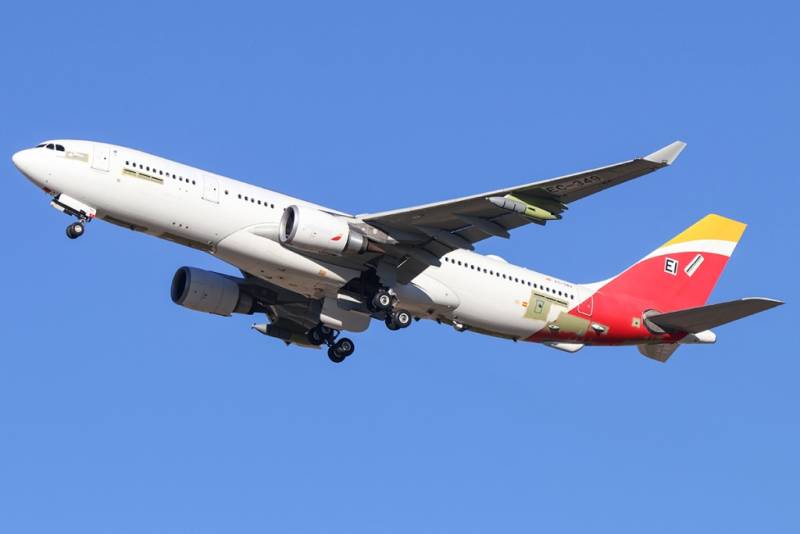 El que será el primer MRTT del Ejército del Aire y del Espacio despegando en la base de Getafe. (foto Rubén Galindo) El que será el primer MRTT del Ejército del Aire y del Espacio despegando en la base de Getafe. (foto Rubén Galindo)