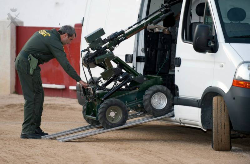 La Guardia Civil emplea robots de este tipo para la inspección y manipulación de objetos sospechosos (Guardia Civil) La Guardia Civil emplea robots de este tipo para la inspección y manipulación de objetos sospechosos (Guardia Civil)