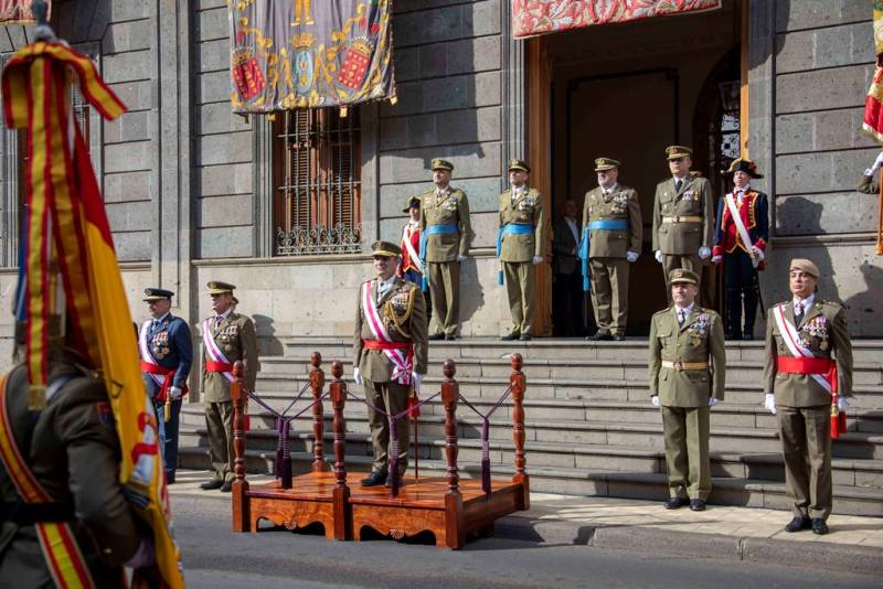 Honores al TG Salom en la Plaza Weyler. Honores al TG Salom en la Plaza Weyler.