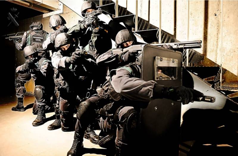 Diferentes armas en servicio en la Guardia Civil municin (Guardia Civil)