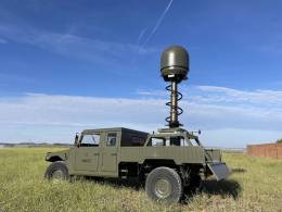 Un sistema de radar sobre mstil en vehculo militar (Hispamast)