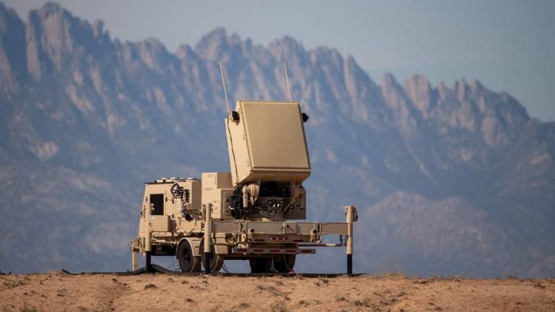 El radar GhostEye MR durante sus pruebas en polígono de tiro de White Sands (Nuevo México). (foto Raytheon) El radar GhostEye MR durante sus pruebas en polígono de tiro de White Sands (Nuevo México). (foto Raytheon)