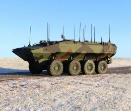 Prototipo del ACV-C, destacan las m�ltiples antenas. (foto BAE Systems)