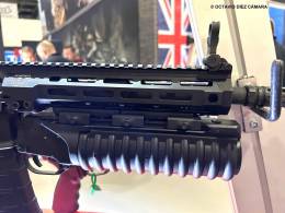 El tamao compacto de este lanzagranadas monotiro permite acoplarlo a armas con can corto. (Octavio Dez Cmara)