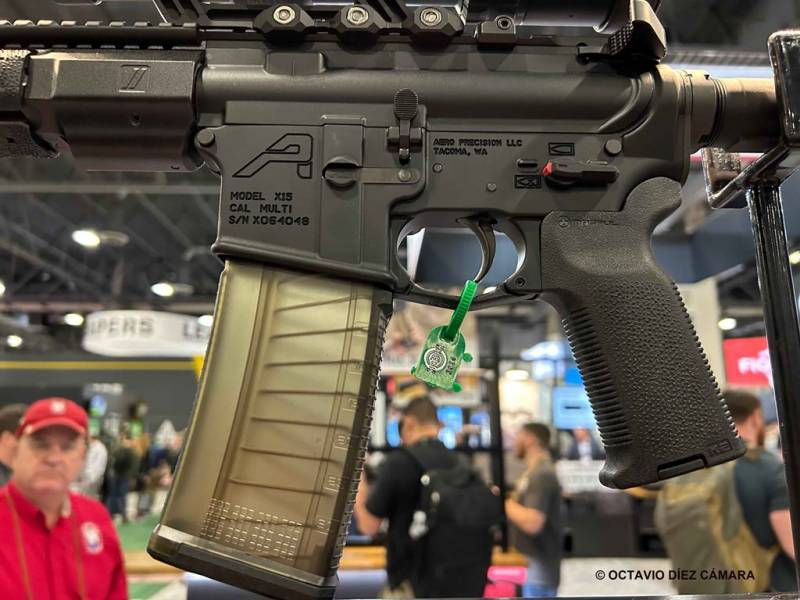 Los cargadores TMAG cuentan con un cuerpo translúcido que permite identificar con rapidez cuantos cartuchos quedan en su interior tras realizar una secuencia de disparos. (Octavio Díez Cámara) Los cargadores TMAG cuentan con un cuerpo translúcido que permite identificar con rapidez cuantos cartuchos quedan en su interior tras realizar una secuencia de disparos. (Octavio Díez Cámara)