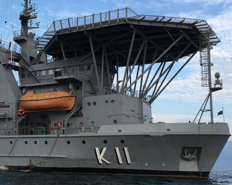 Buque de rescate de submarinos Felinto Perry K-11 de la Marina de Brasil.