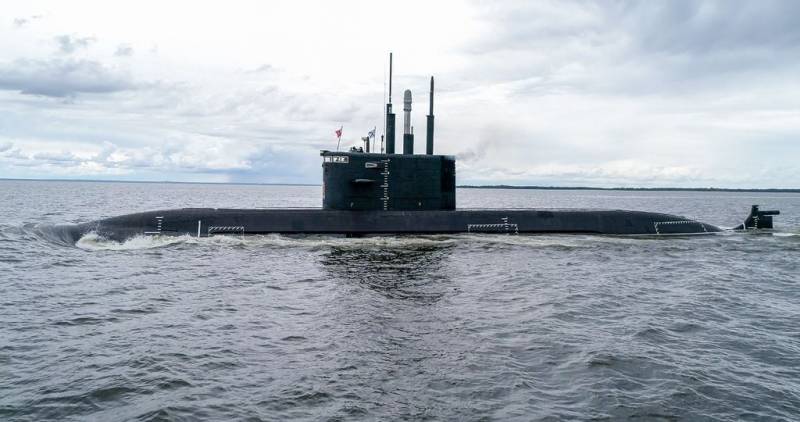 Submarino B-565 Kronstadt (Rubin Design Bureau) Submarino B-565 Kronstadt (Rubin Design Bureau)