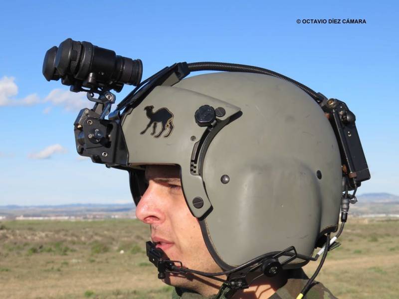 Unos trescientos ejemplares de las gafas nocturnas BM8043 están en servicio en las FAMET españolas. (Octavio Díez Cámara) Unos trescientos ejemplares de las gafas nocturnas BM8043 están en servicio en las FAMET españolas. (Octavio Díez Cámara)