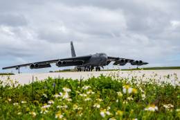 Uno de los B-52h recientemente desplegados en Guam. (Foto PACAF)