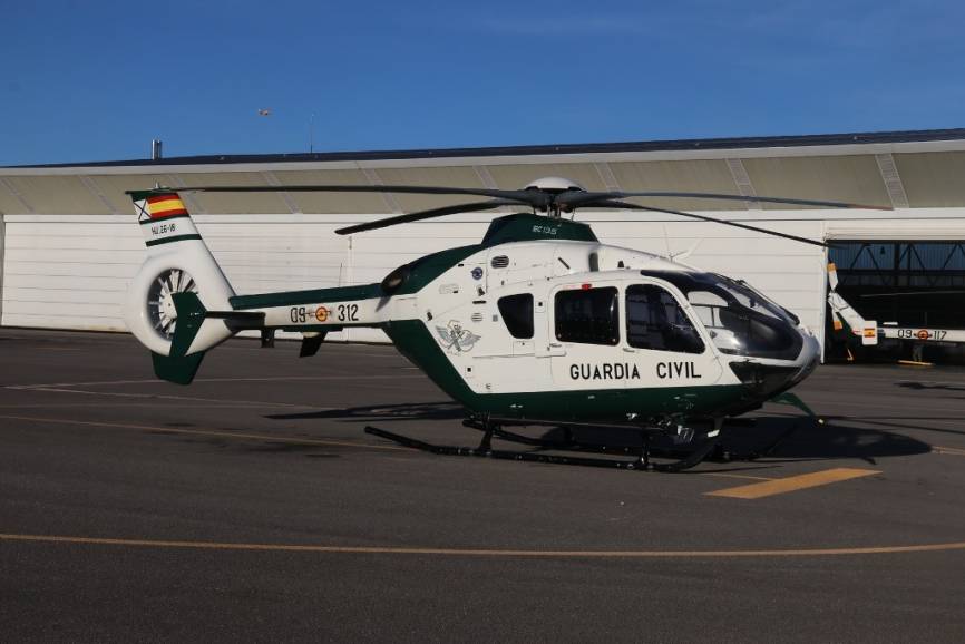 Antes de las llegada de los nuevos H135, el SAER operaba 13 de la anterior versión EC135, que se diferencian exteriormente por su estabilizador horizontal y el fenestrón.