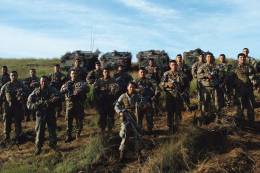 El personal castrense percibe bastante menos que una fuerza policial.