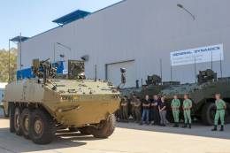 Varios 8x8 expuestos en la factora de GDELS-SBS en octubre de ao pasado con motivo de la visita de la ministra de Defensa (Ministerio de Defensa)