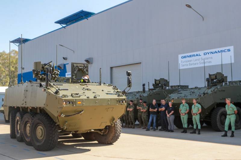 Varios 8x8 expuestos en la factoría de GDELS-SBS en octubre de año pasado con motivo de la visita de la ministra de Defensa (Ministerio de Defensa) Varios 8x8 expuestos en la factoría de GDELS-SBS en octubre de año pasado con motivo de la visita de la ministra de Defensa (Ministerio de Defensa)