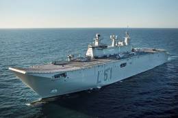 El L61, que an tiene dos dcadas de vida activa por delante, sera complementado con varios buques de cubierta corrida operando RPAS clase III.