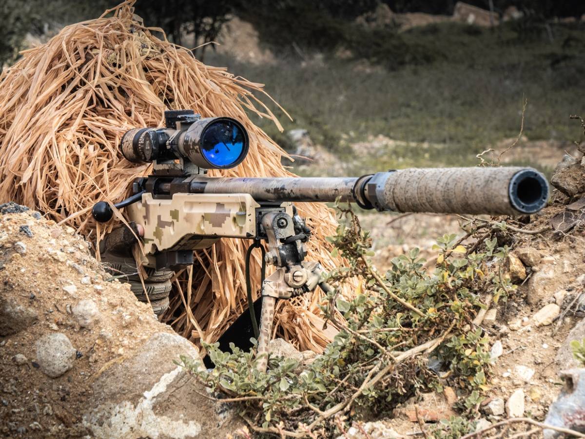 Tirador de precisión de la Cía. de Reconocimiento de la BRIMAR-TEAR, portando el Accuracy AW. (Foto José Antonio Almarza) Tirador de precisión de la Cía. de Reconocimiento de la BRIMAR-TEAR, portando el Accuracy AW. (Foto José Antonio Almarza)