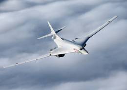 Tu160.-Rusia est� recibiendo bombarderos Tu-160 Blackjack modernizados y de nueva fabricaci�n. (MD Rusia)