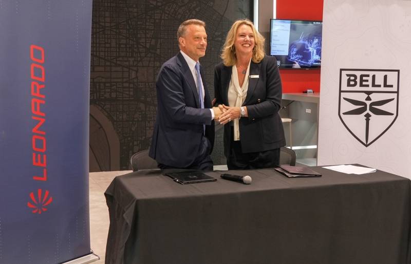 Acto de firma del acuerdo entre Bell y Leonardo entre Lisa Atherton y Gian Piero Cutillo. Acto de firma del acuerdo entre Bell y Leonardo entre Lisa Atherton y Gian Piero Cutillo.