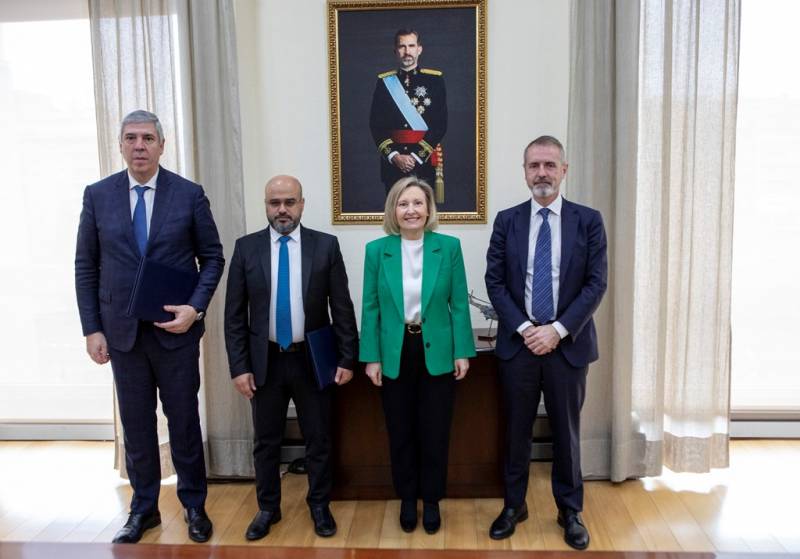 Un momento de la firma del acto entre Indra y Edge. Un momento de la firma del acto entre Indra y Edge.