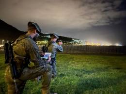 Patrulla nocturna en la playa de la Laja. Patrulla nocturna en la playa de la Laja.