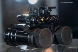 Binoculares de visin nocturna de la serie Minimus Bino 50 de NVLS. (Octavio Dez Cmara)