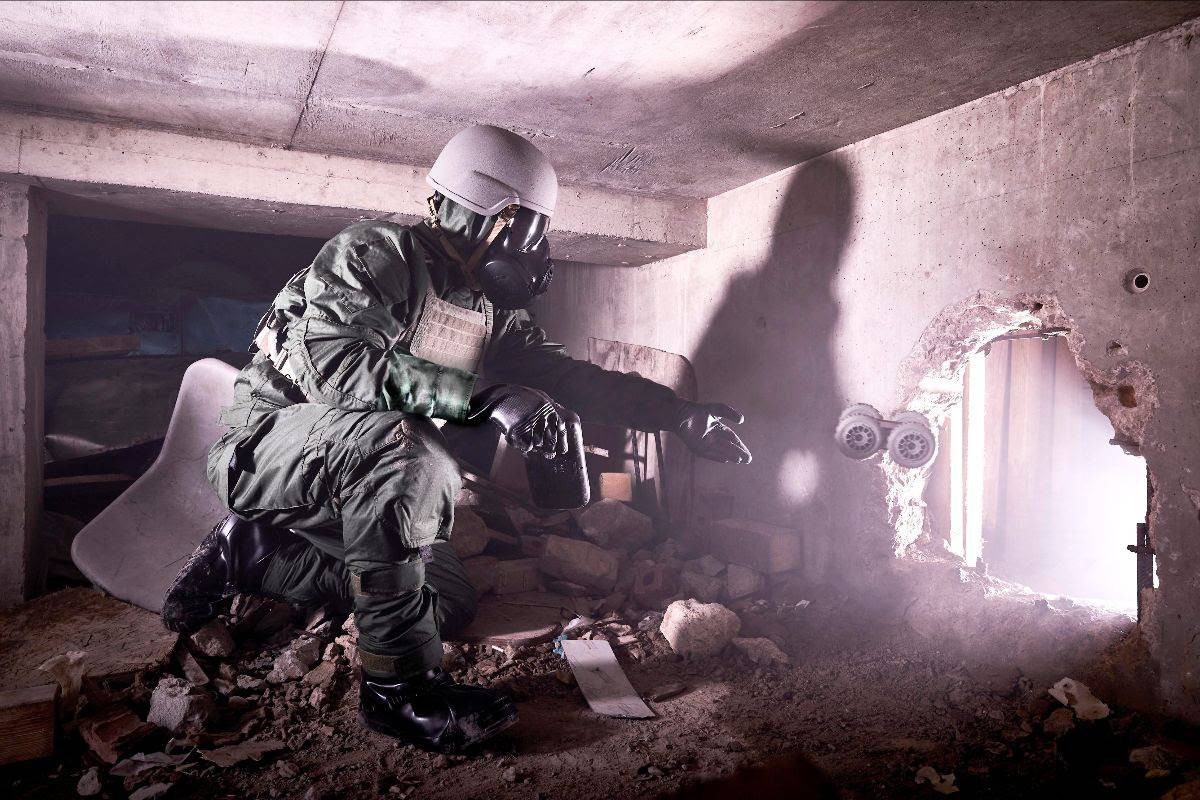 Novedoso traje personal EXOSKIN-S1 de Avon Protection para operar en áreas contaminadas. (AVON) Novedoso traje personal EXOSKIN-S1 de Avon Protection para operar en áreas contaminadas. (AVON)