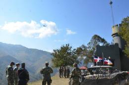 Revista de un Destacamentos del Ej�rcito de Rep�blica Dominicana en la frontera con Hait�. (Foto: Ministerio de Defensa)