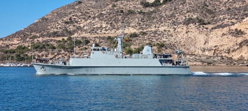 El cazaminas Segura (M-31) saliendo del Arsenal de Cartagena. El cazaminas Segura (M-31) saliendo del Arsenal de Cartagena.
