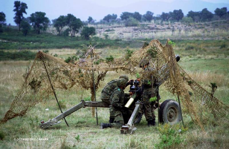 Un lote de obuses M-56 de 105mm, aun muy efectivos y con gran movilidad táctica al descomponerse en cargas, han sido casi regalados a varios países. (Octavio Díez Cámara) Un lote de obuses M-56 de 105mm, aun muy efectivos y con gran movilidad táctica al descomponerse en cargas, han sido casi regalados a varios países. (Octavio Díez Cámara)