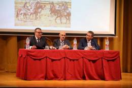 A la izquierda, el teniente general jefe del Mando de Canarias, Julio Salom, en el centro el presidente del Crculo de Amistad XIII de Enero, Francisco J. Perera y a la derecha, el teniente general Csar Muro.