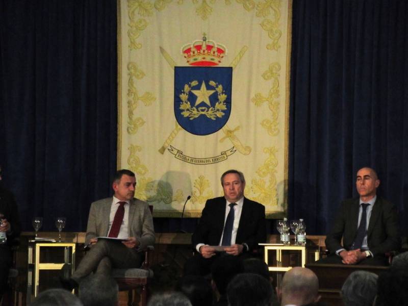 Antonio Caro, durante su intervención (autor) Antonio Caro, durante su intervención (autor)