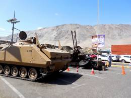 Carro Blindado APC YPR-765 y la pieza Oerlikon GDF-007.