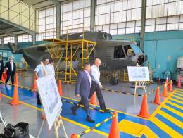 El Congresista Jose Cueto Aservi con el Mayor General FAP Jaime Rodr�guez Espinoza, Gerente General de SEMAN Per�, y Jose Castro Ventosilla, Gerente General de Helicentro Per�.