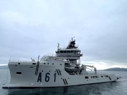 El buque multipropsito Carnota durante el ejercicio de remolque. (foto Armada espaola) 