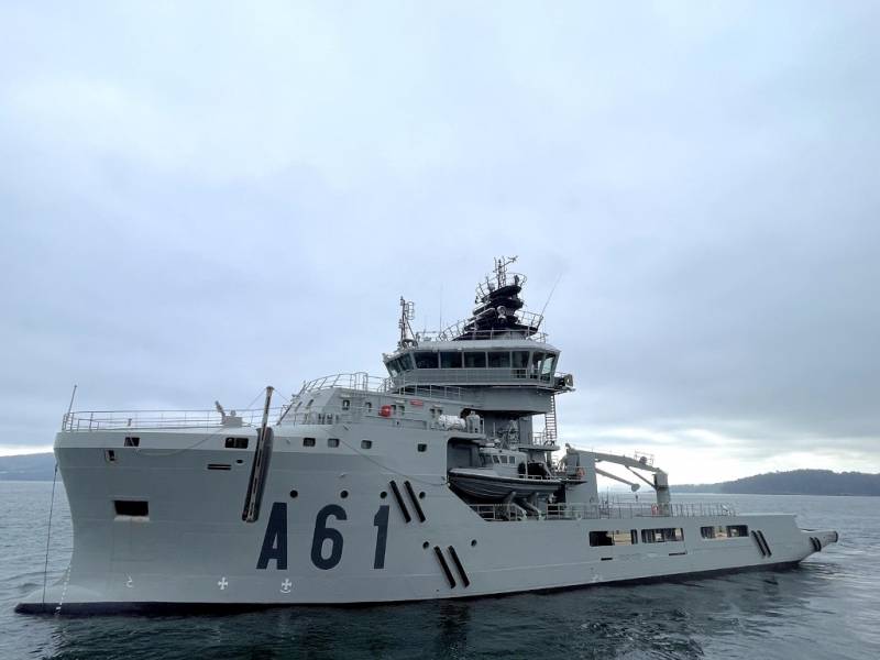 El buque multipropsito Carnota durante el ejercicio de remolque. (foto Armada espaola) 