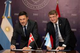 Ministro de Defensa de Argentina, Luis Petri, y su par dans, Troels  Lund Poulsen, firman un acuerdo por F-16 (Foto MINDEF)