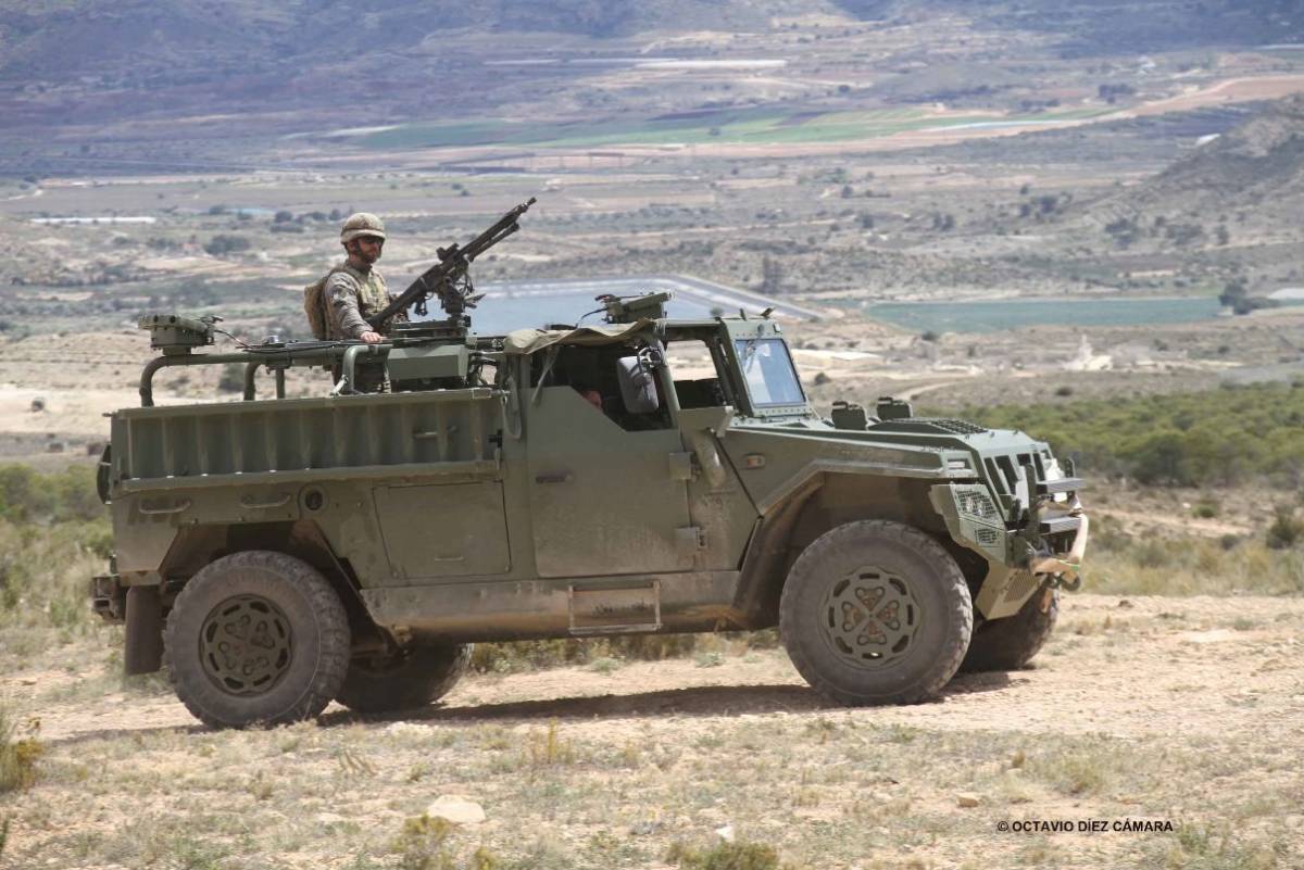 Los VMOE son potentes todo terreno que permiten desplazar un pequeño grupo de personal de Operaciones Especiales de forma rápida y cómoda. (Octavio Díez Cámara) Los VMOE son potentes todo terreno que permiten desplazar un pequeño grupo de personal de Operaciones Especiales de forma rápida y cómoda. (Octavio Díez Cámara)