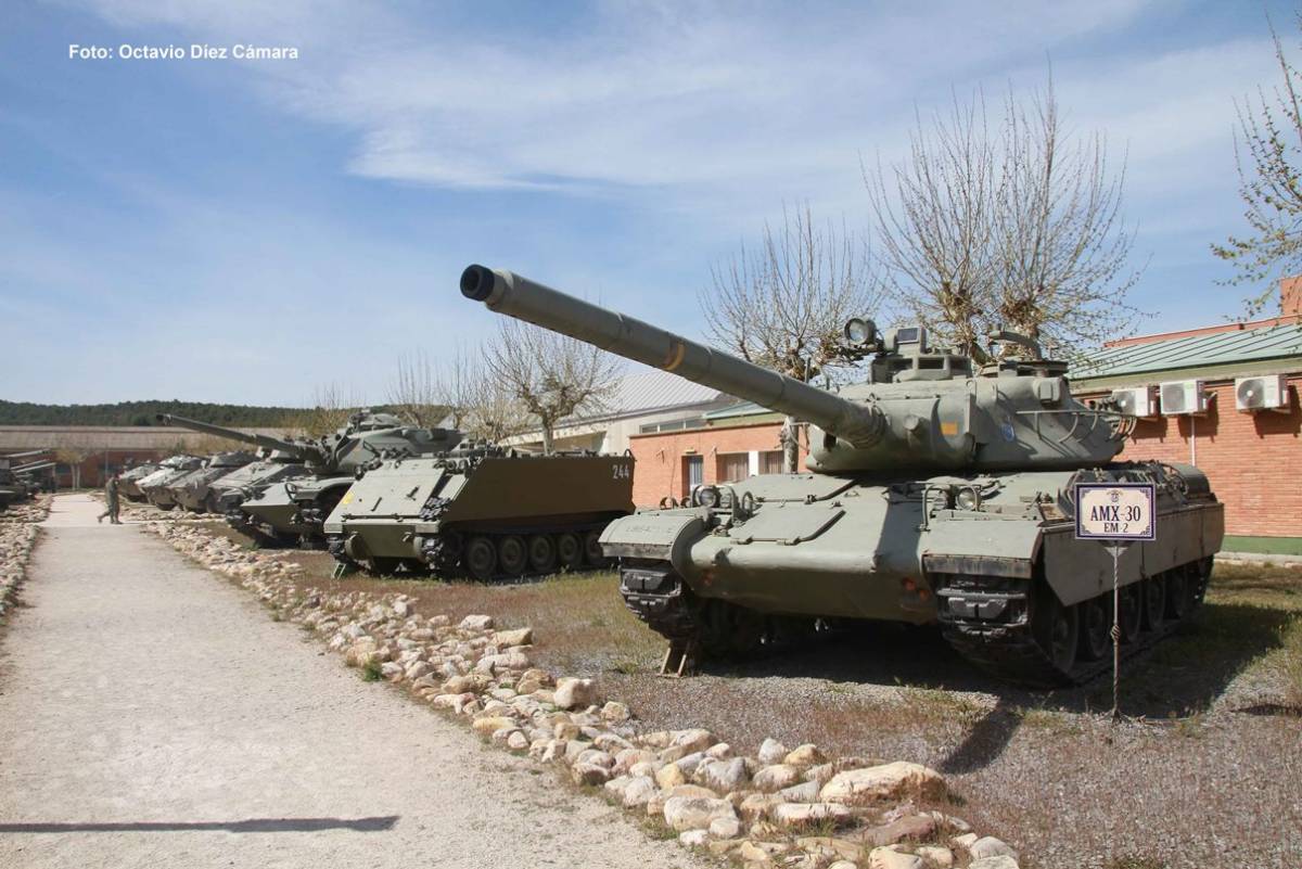 Regimiento de Caballería España nº 11 reune una veintena de vehículos de gran tonelaje. (Octavio Díez Cámara) Regimiento de Caballería España nº 11 reune una veintena de vehículos de gran tonelaje. (Octavio Díez Cámara)